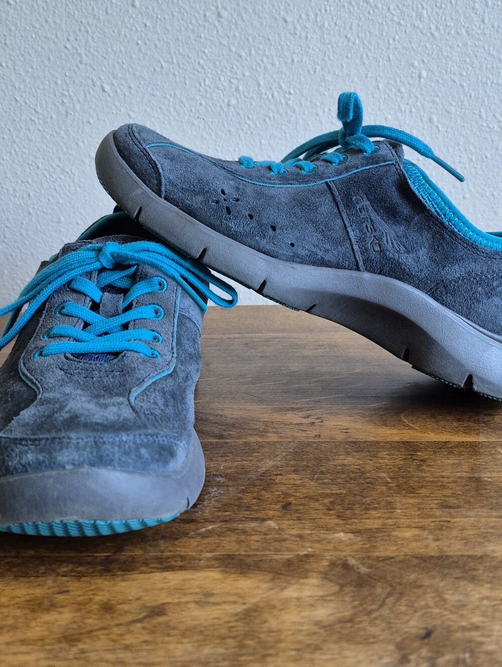Womens Dansko Elise Gray Suede Sneakers Teal Accents EUR 36 US 6 Walking Hiking